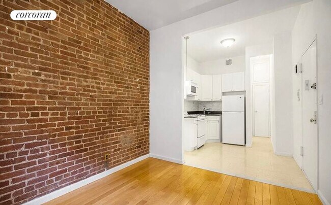 Building Photo - 441 E 83rd St