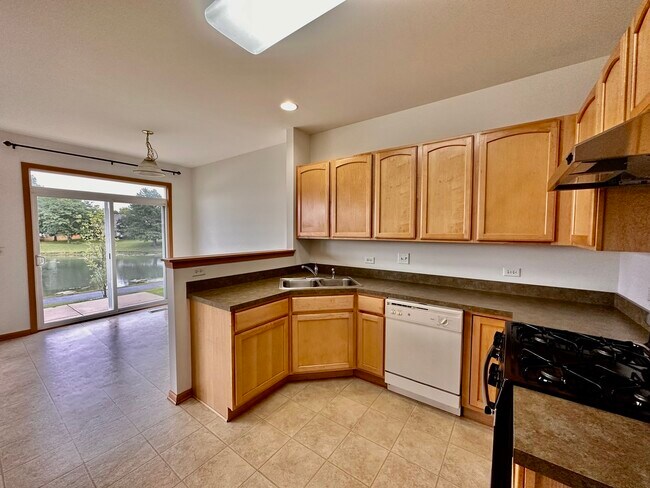 Building Photo - 1410 Reserve Ln