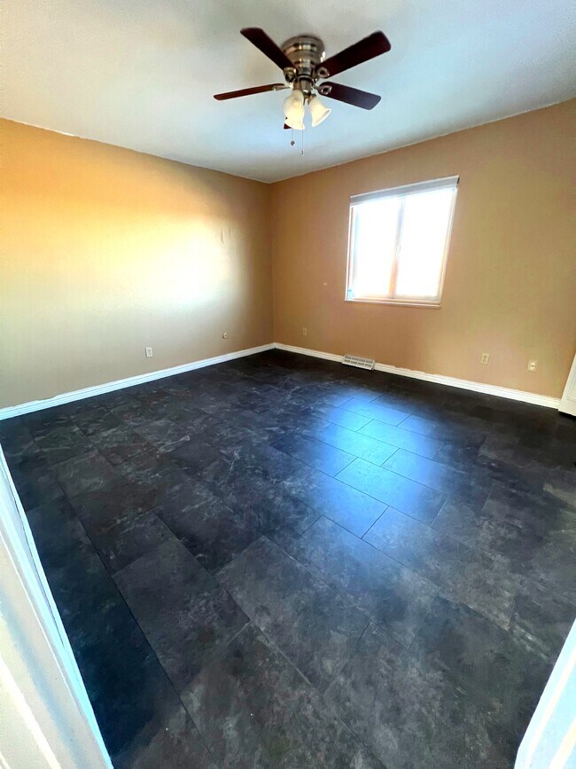 Foto del edificio - 1008 S Miller St