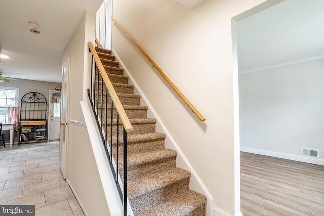 Foto del edificio - 10 Honey Locust Ln