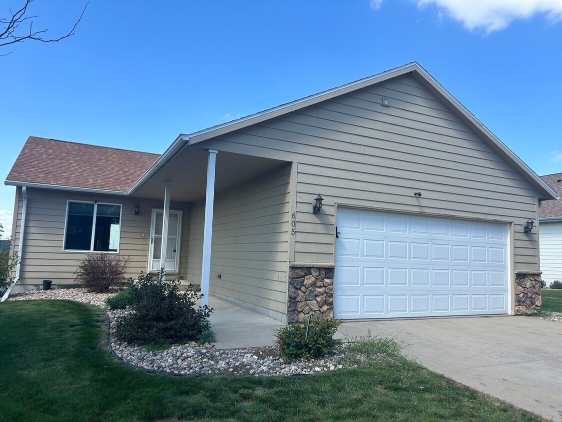 Foto principal - 605 N Daisy Ave