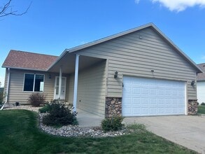 Building Photo - 605 N Daisy Ave Building Photo - 605 N Daisy Ave