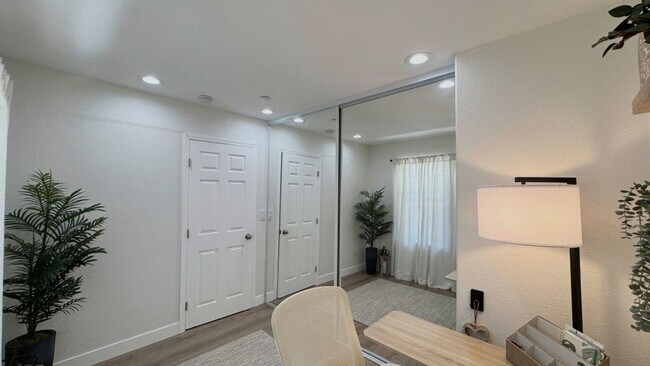 Foto del edificio - Beautiful Tri-Level 3BD/2BA Townhome in Greystone at Eastlake – Eastlake Chula Vista