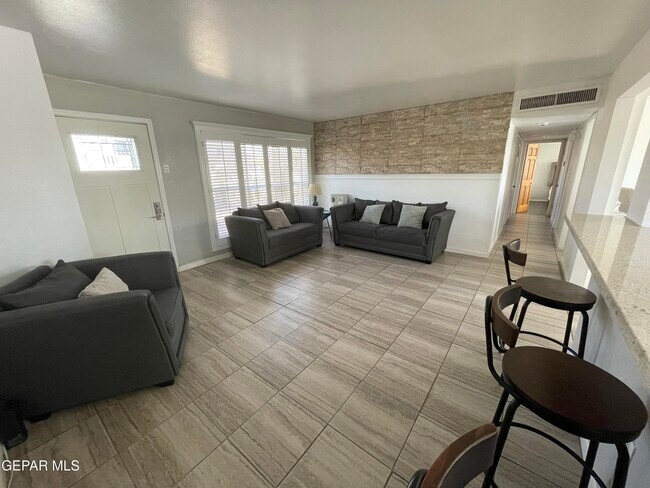 Building Photo - 960 Burgess Dr