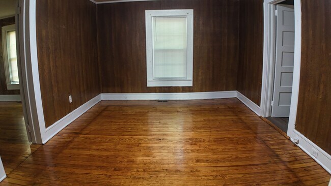 Building Photo - 500 Birnie St