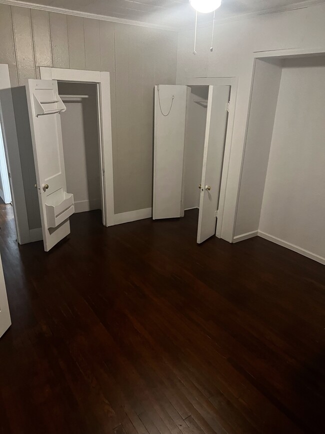 Foto del edificio - 2590 Linson St