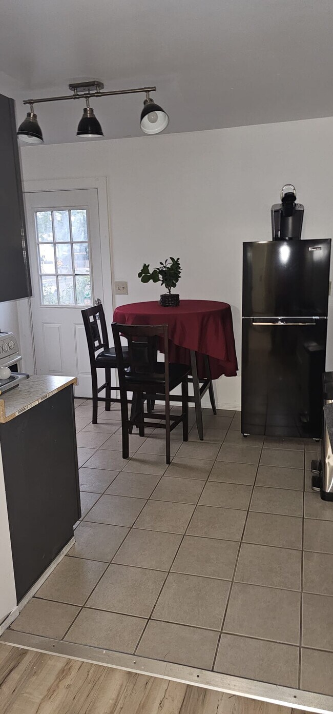 Foto del edificio - 6 4th Ave