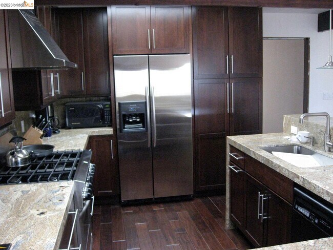 Building Photo - 23 Bishop Pine Ln