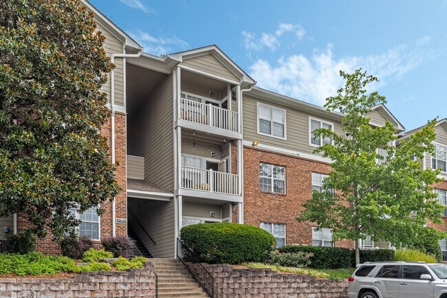 Building Photo - 2025 Woodmont Blvd
