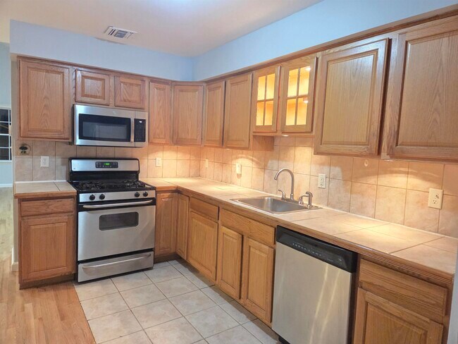 Foto del edificio - 27 Jewett Ave