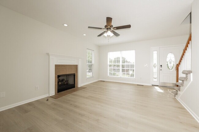 Foto del edificio - 102 Polk Ct