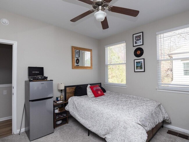 Foto del edificio - 516 Olive Branch Way