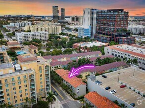 Building Photo - 560 S Sapodilla Ave