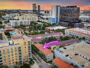 Building Photo - 560 S Sapodilla Ave