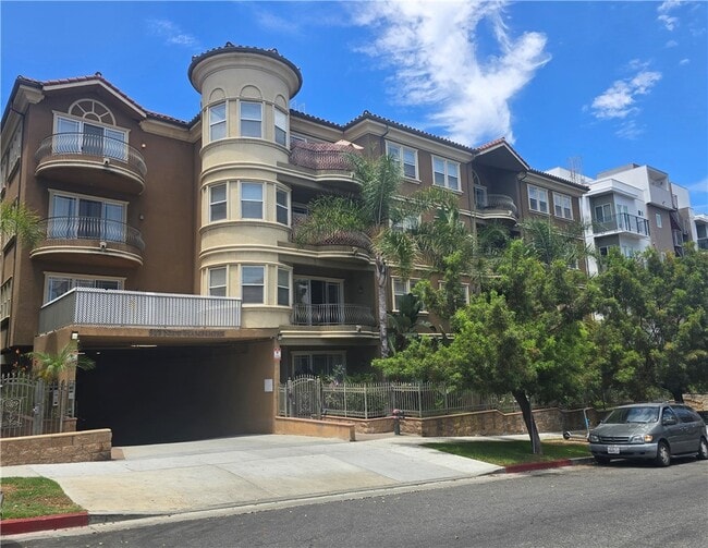 Building Photo - 917 S New Hampshire Ave