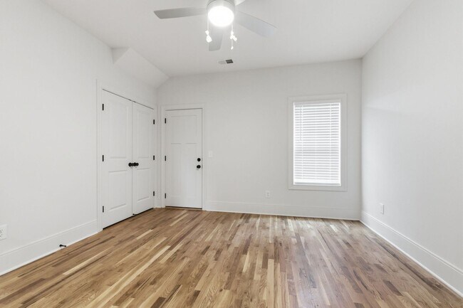 Building Photo - Brand New Build Townhouse in Charlotte Park