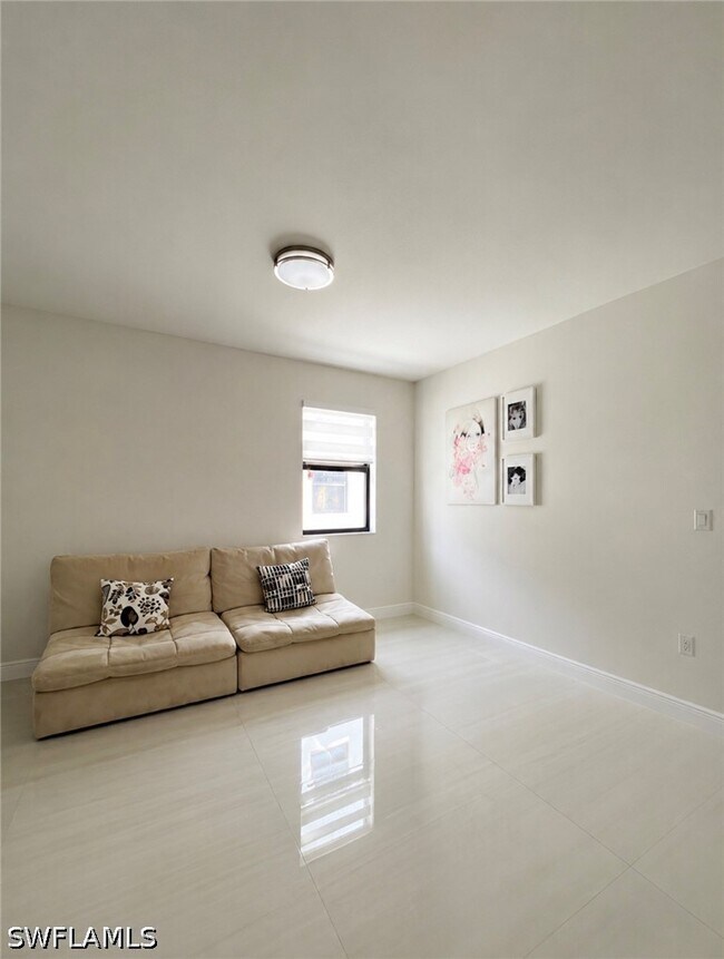 Foto del edificio - 5487 Cassidy Ln