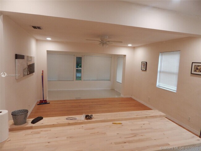 Building Photo - 1111 N 25th Ave
