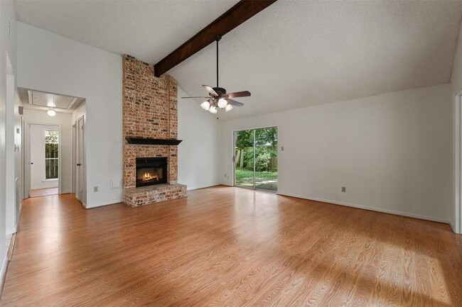 Building Photo - 32 N Pathfinders Cir