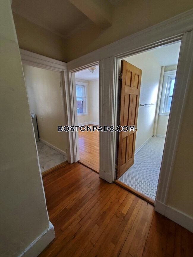 Foto del edificio - 364 Riverway