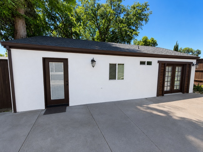 Building Photo - 2245 Ceanothus Ave