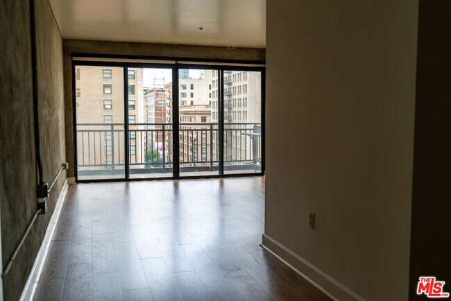 Foto del edificio - 416 S Spring St