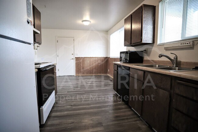Foto del edificio - 4-Bedroom Home Available for Rent
