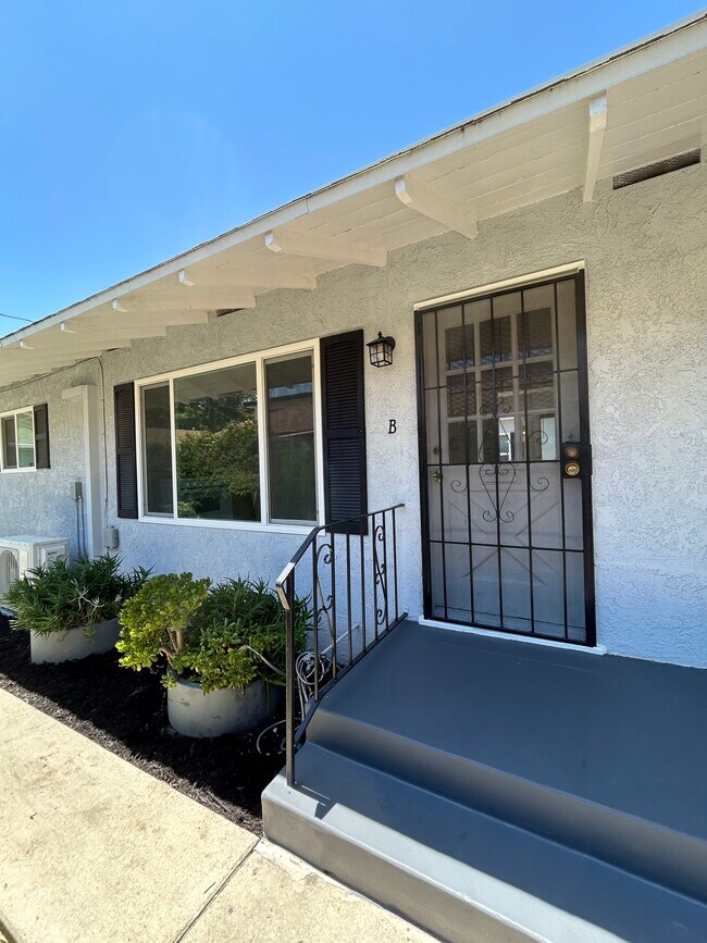 Foto del edificio - 1206 W Victory Blvd