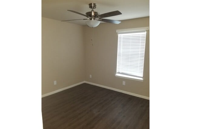 Foto del edificio - 15027 Quail Ridge Rd