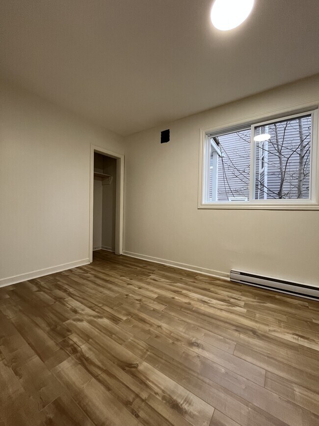 Photo du bâtiment - 7 Bennett Ave