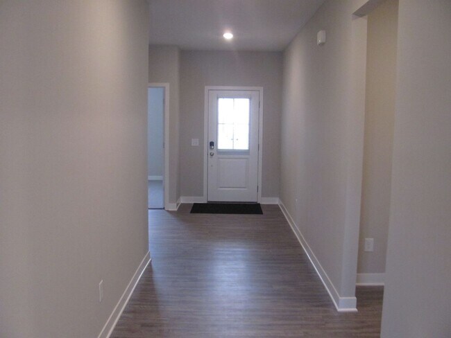Building Photo - Beautiful 3 Bedroom Ranch in the heart of ...