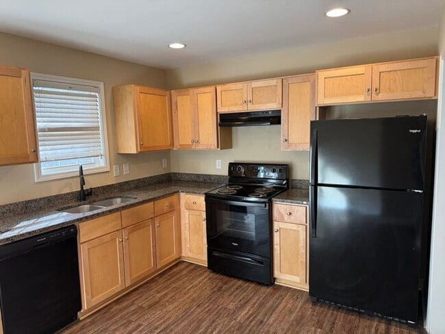 Building Photo - Nice Town Home near hospital in Concord.