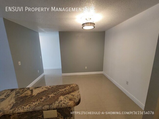 Foto del edificio - 9481 Highland Oak Dr