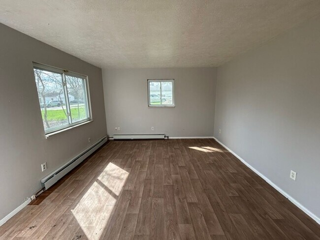 Building Photo - 138 Mendel Ct