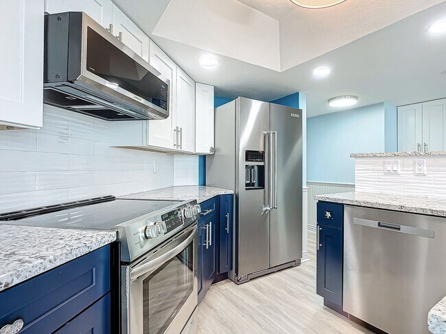 Foto del edificio - Stunning Penthouse Rental with Intracoasta...