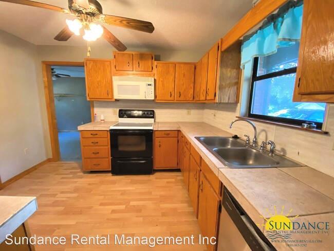 Building Photo - 3 br, 2 bath House - 220 Brittany Lane