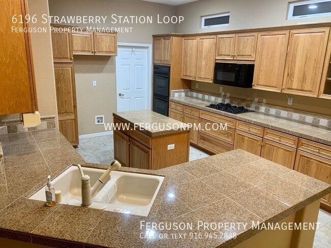 Building Photo - Gorgeous Sun City Home with Golf Course Views