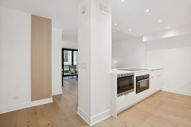 Foto del edificio - 1560 N Sandburg Terrace