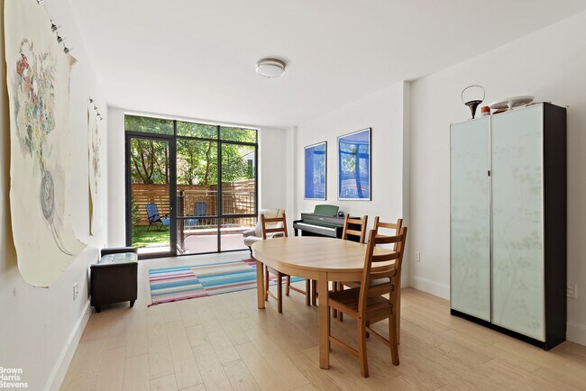 Foto del edificio - 310 W 113th St