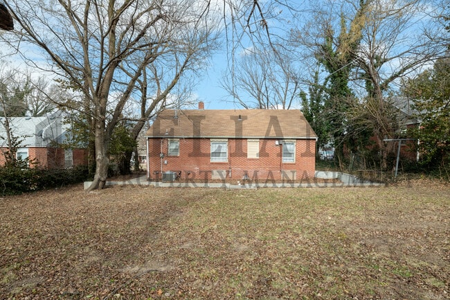 Building Photo - 3627 E 10th St N