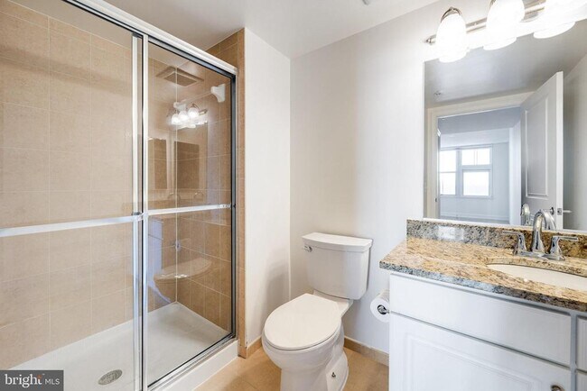 Foto del edificio - 11800 Sunset Hills Rd