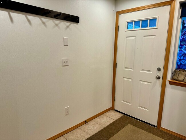 Foto del edificio - Welcome to this stunning 3-bedroom, 2.5-ba...