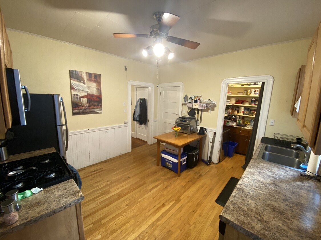 Foto principal - 294 Highland Ave