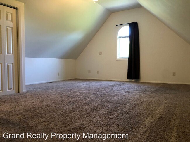 Building Photo - 4 br, 3 bath House - 1883 Field Ave