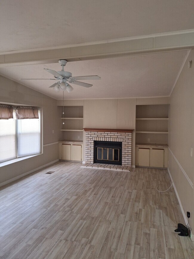 Foto del edificio - 17444 Raintree Ct