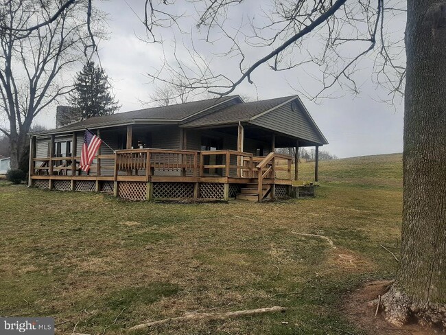 Building Photo - 619 Fisher Hill Rd