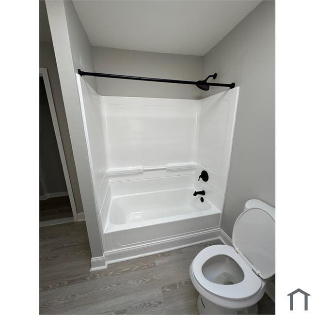 Photo - 2 Bedroom Spacious Home