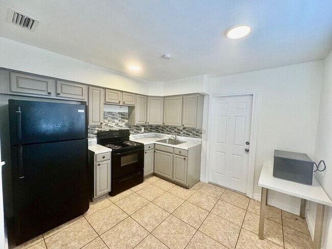 Building Photo - Ventura Blvd FTL 2633-2635