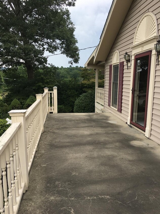 Foto principal - 17 Aiken Place Rd