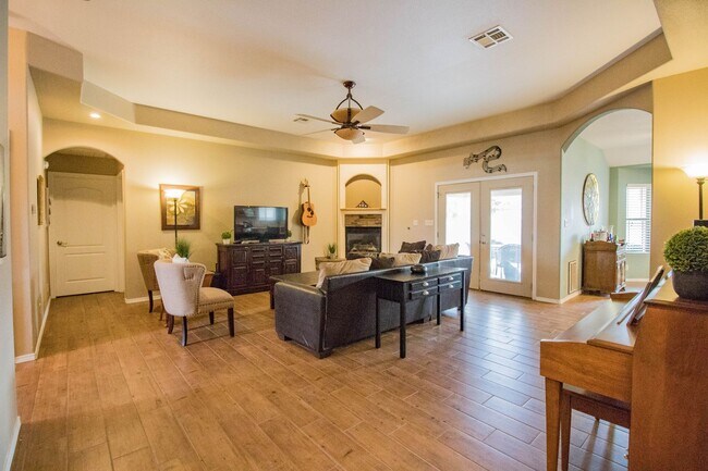 Foto del edificio - Spacious home with amazing view of the mou...